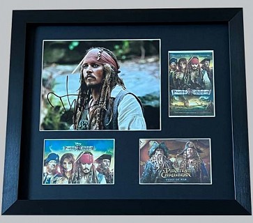 Johnny Depp "Pirates of The Caribbean" Signed Photo + 3 Colour Postcards