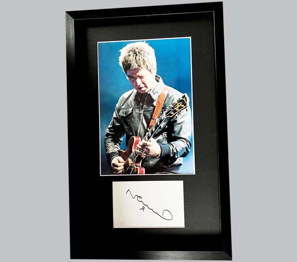 Noel Gallagher Signed Postcard + Concert Photo